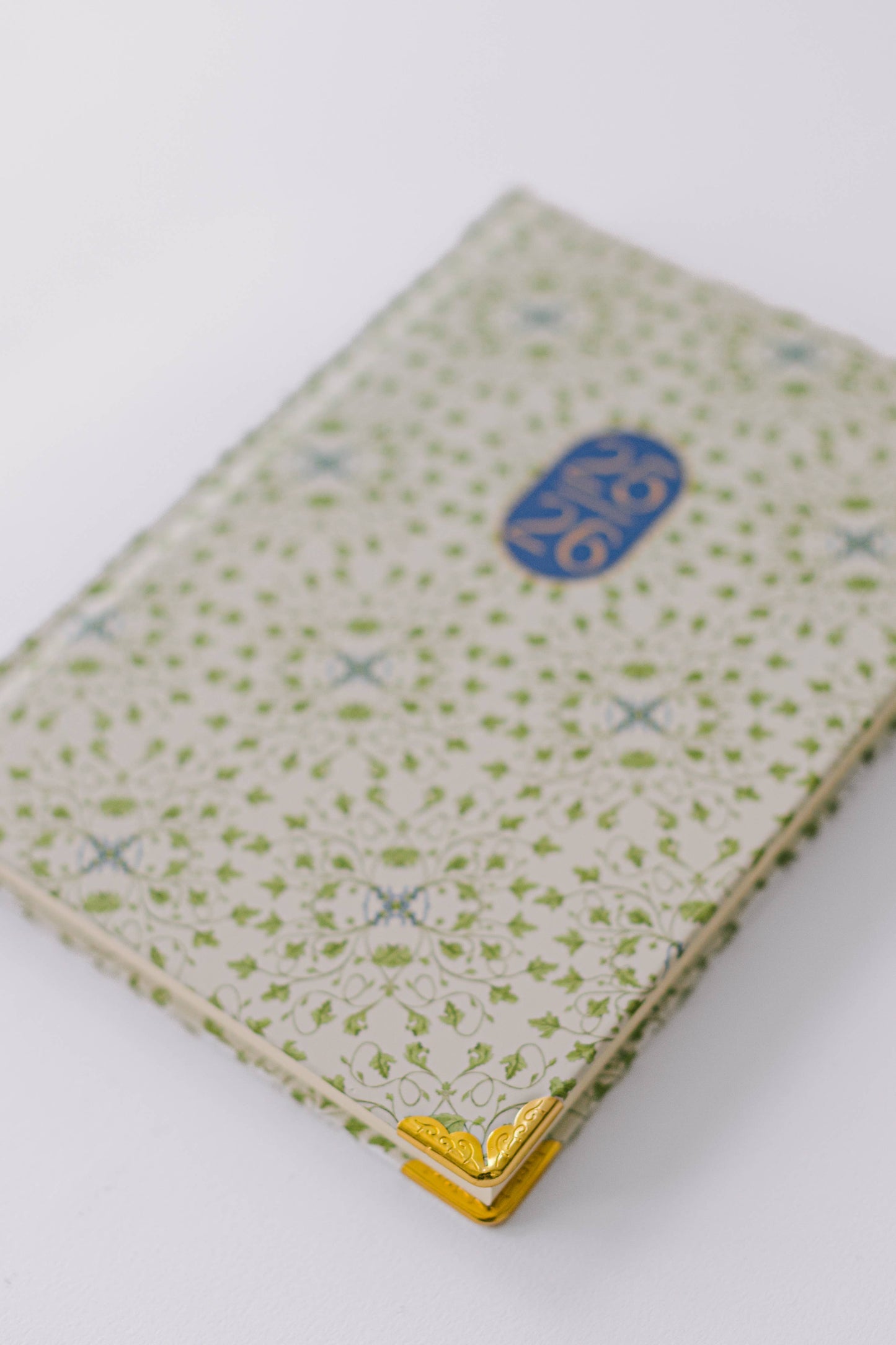 2026 Vine Pattern 17-Month Medium Bound Planner