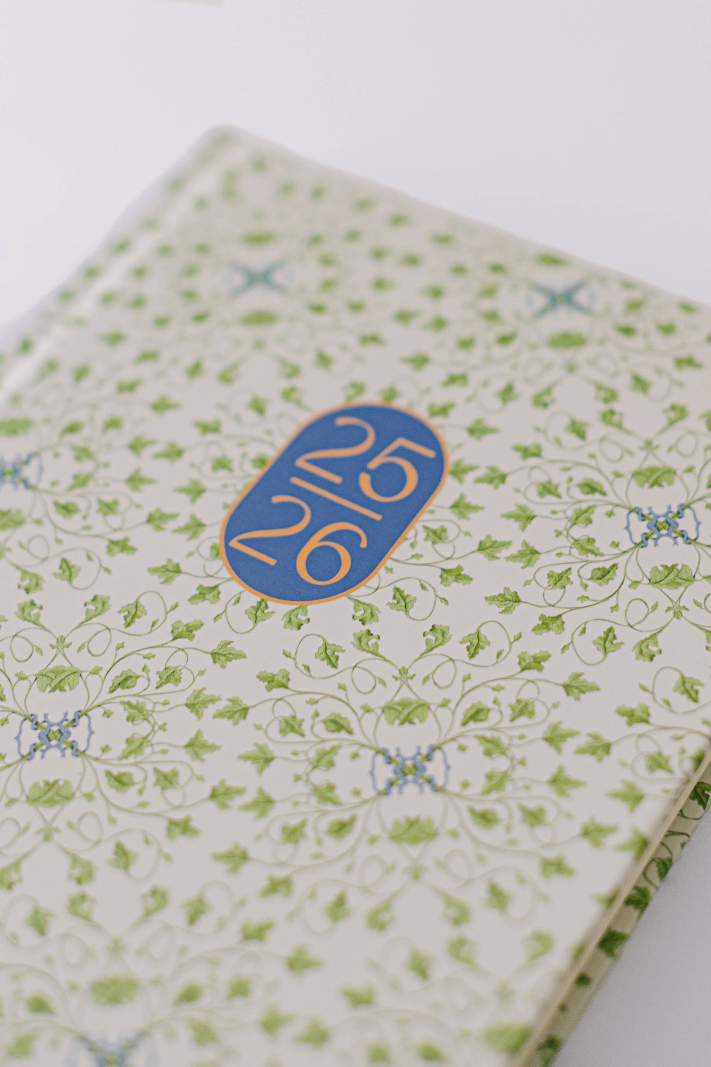 2026 Vine Pattern 17-Month Medium Bound Planner