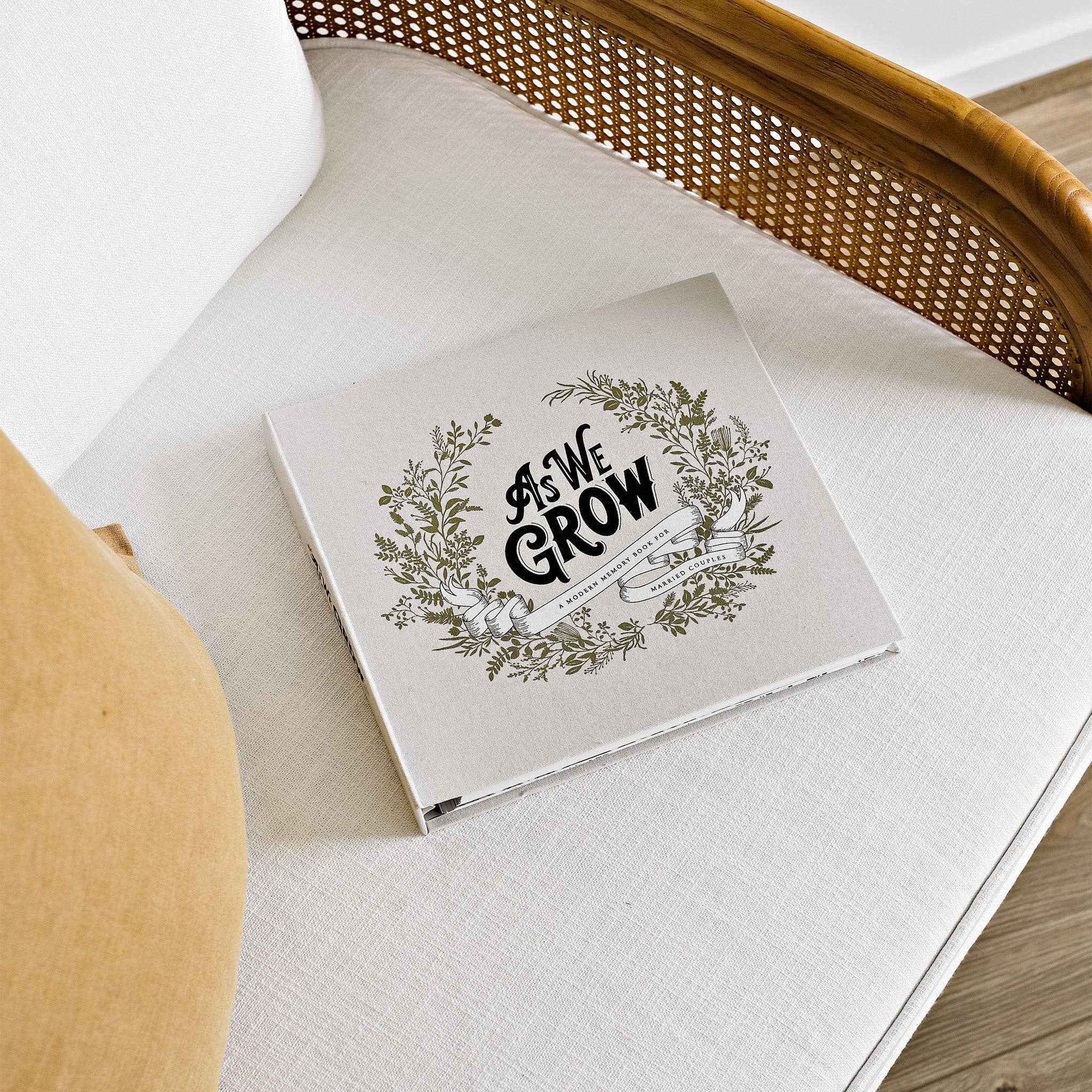 As We Grow: Memory Book for Couples (Wedding)