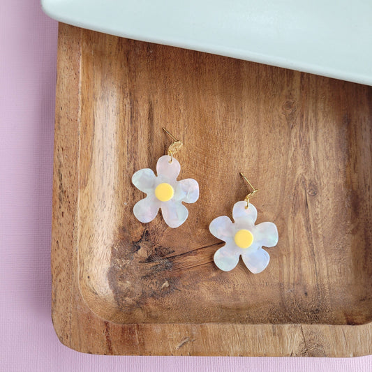 Dainty Daisy Earrings